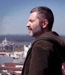 Foto do autor do livro. #Paratodosverem.