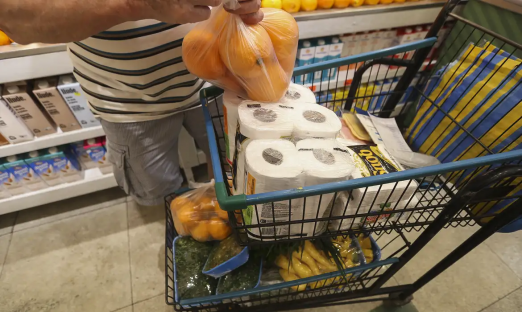 carrinho com produtos de supermercado #paratodosverem 