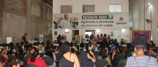 pessoas aguardando atendimento #paratodosverem 
