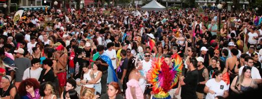 pessoas na parada gay #paratodosverem 