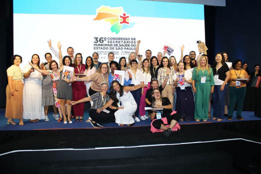 equipe da saúde com o prêmio #paratodosverem 