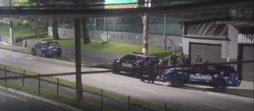 viaturas prendendo suspeito #paratodosverem 