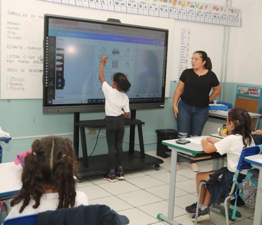 professora dnado aula #paratodosverem 