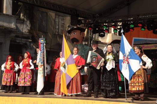 ranchoc folclórico em palco #paratodosverem 