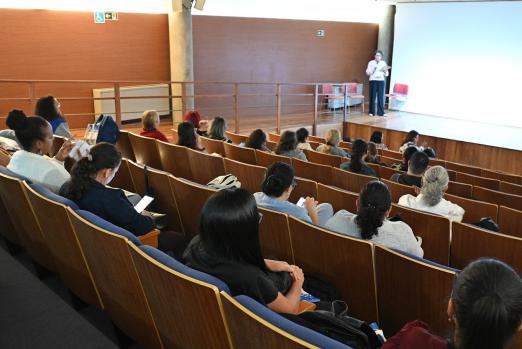 enfermeiras no auditório #paratodosverem