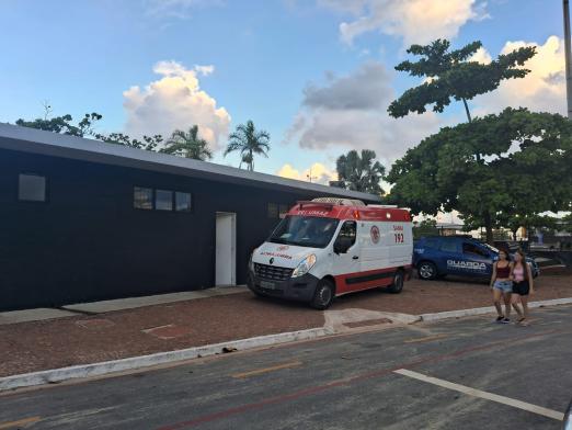 ambulância parada no parque #paratodosverem 