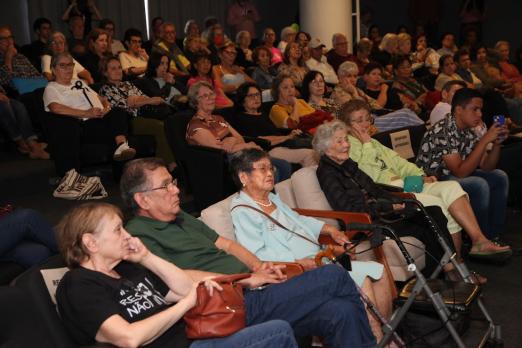 público acompanha o evento #paratodosverem