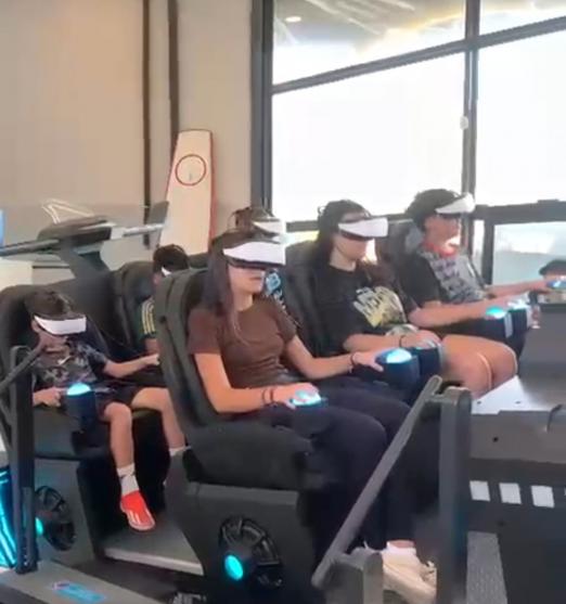 pessoas usando o simulador #paratodosverem