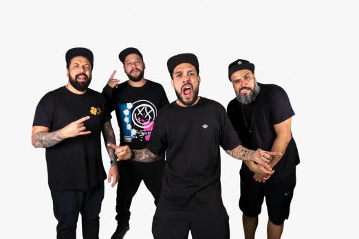 quatro membros da banda sould out #paratodosverem