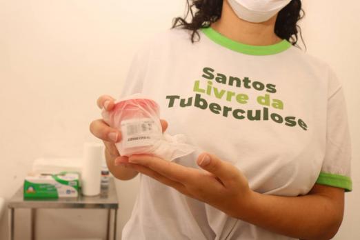 técnica segura pote usado em exame #paratodosverem 