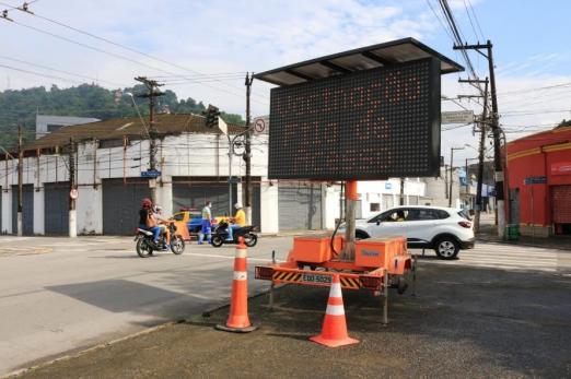 placa indicando trânsito #paratodosverem