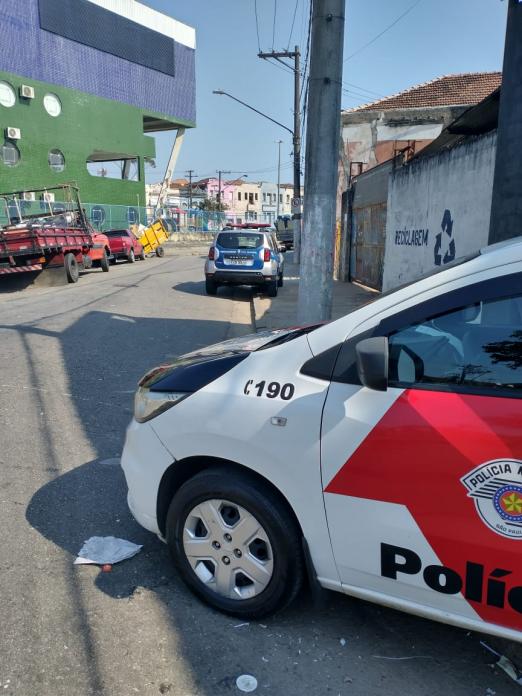 viaturas da polícia e guarda na rua #paratodosverem 