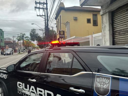 viatura parada na porta do ferro velho #paratodosverem 