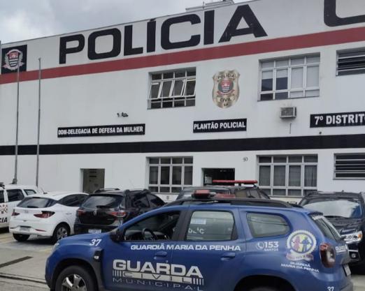 viatura parada na porta de delegacia #paratodosverem 