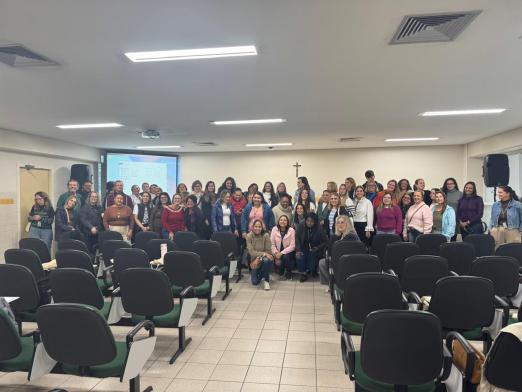 professores passam por formação #paratodosverem