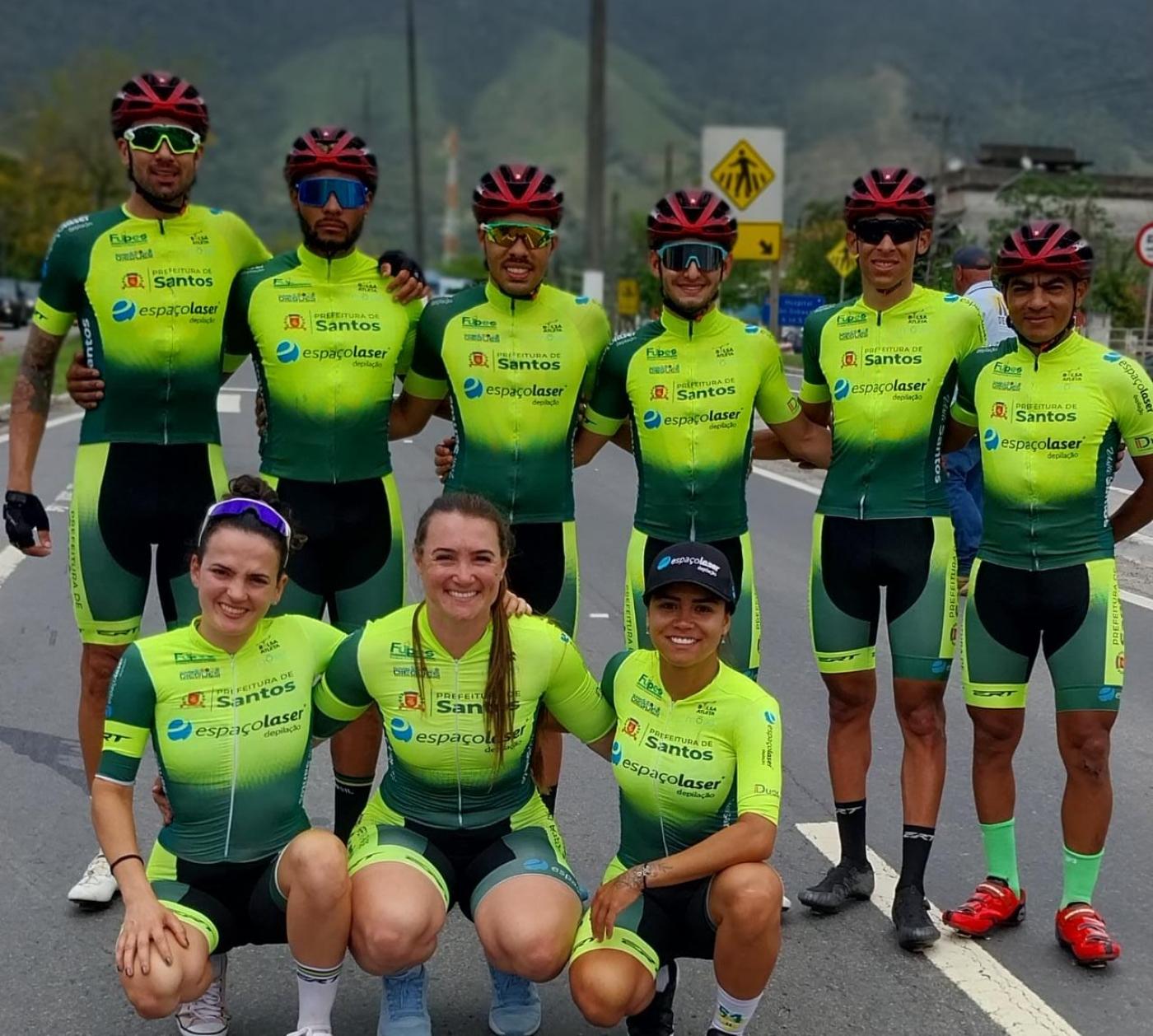 equipe do ciclismo posa para a foto #paratodosverem