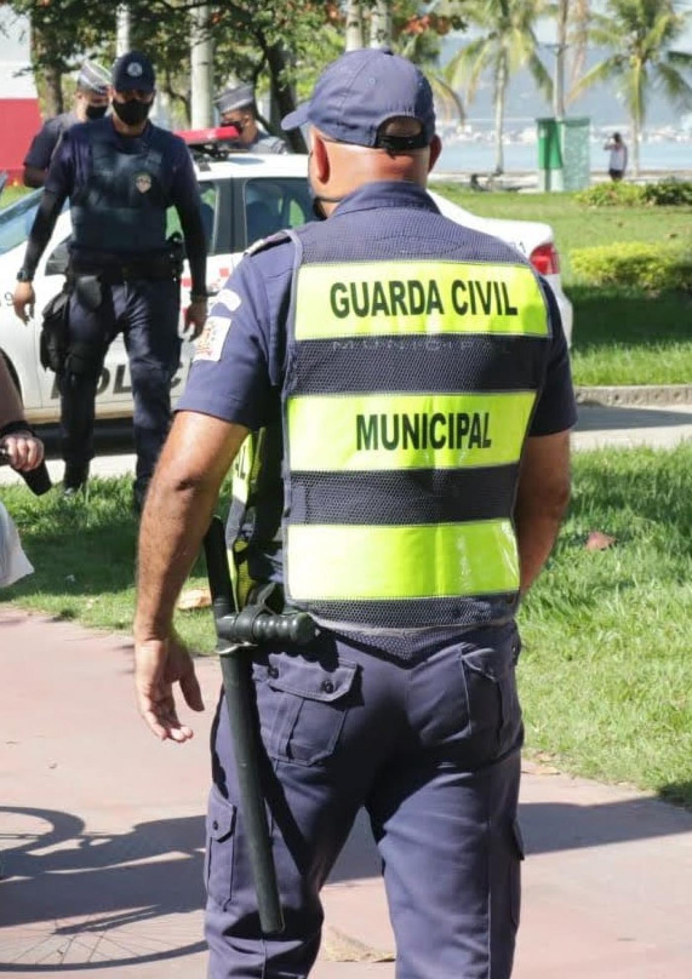 guarda municipal andando na orla #paratodosverem 