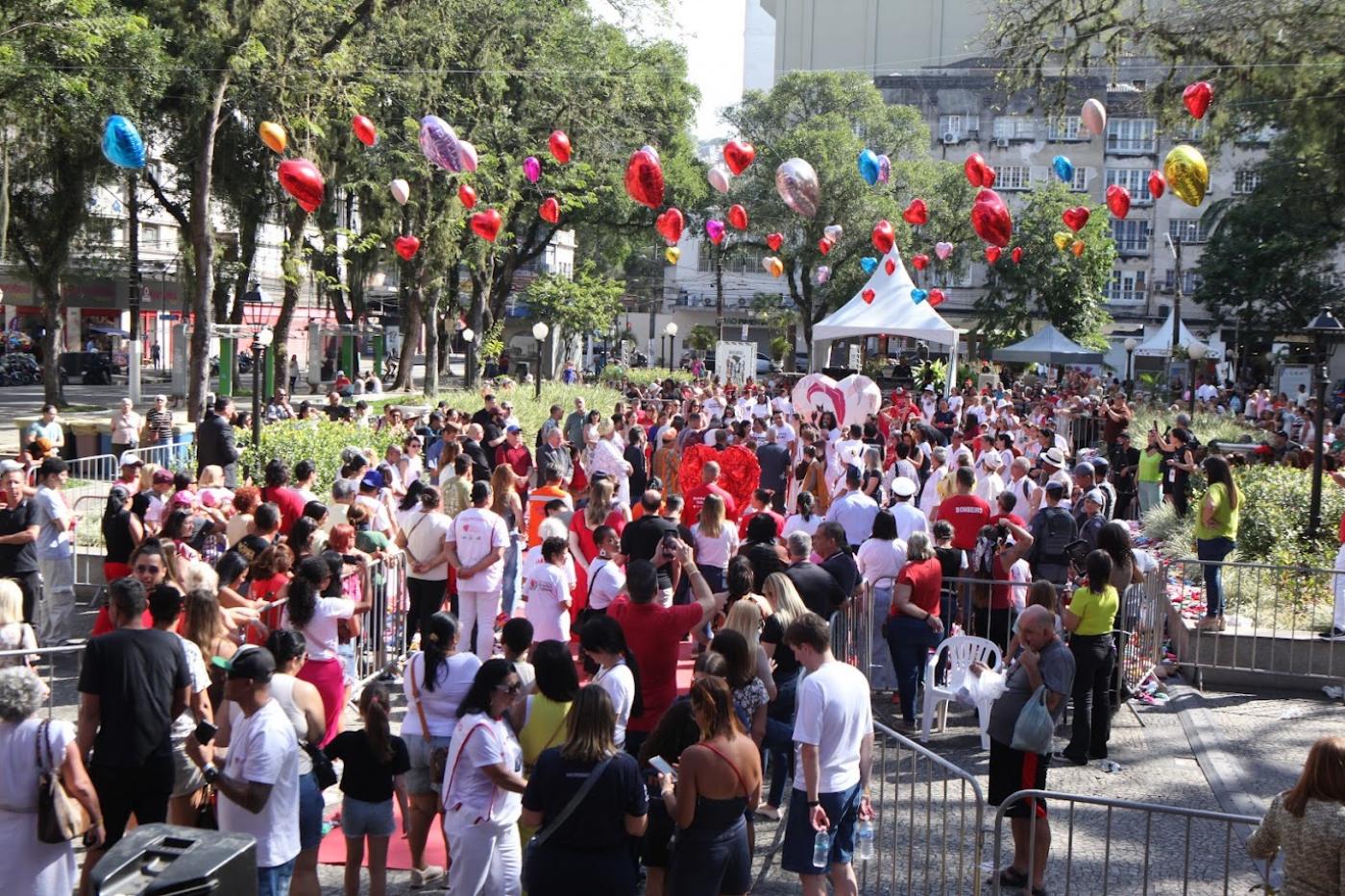 Ação do Coração na Praça Mauá. #Paratodosverem