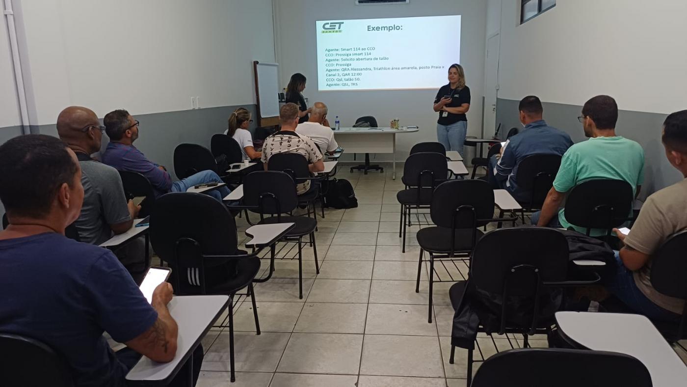 agentes na sala de aula #paratodosverem 