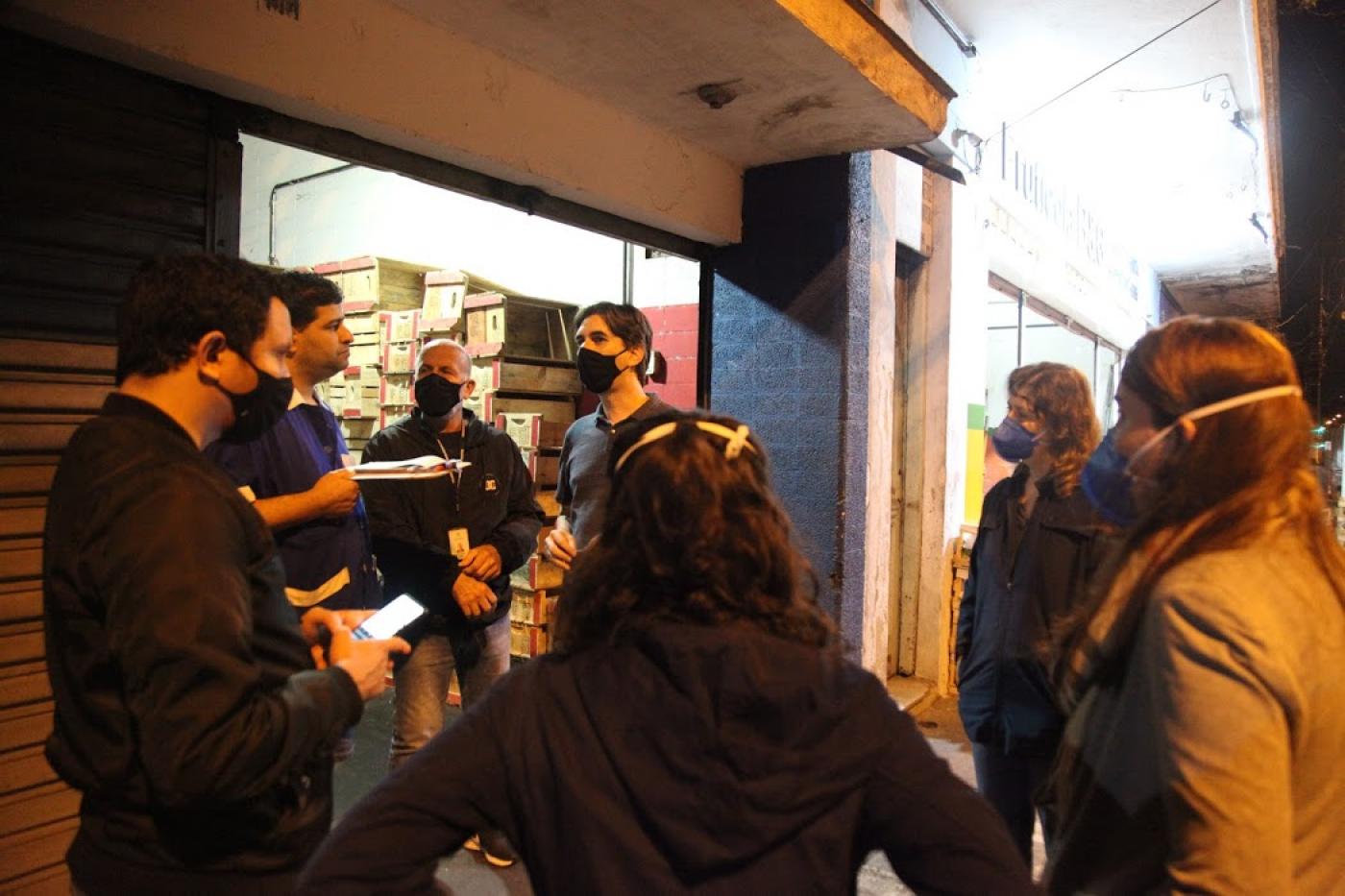 técnicos falam com comerciantes #paratodosverem 