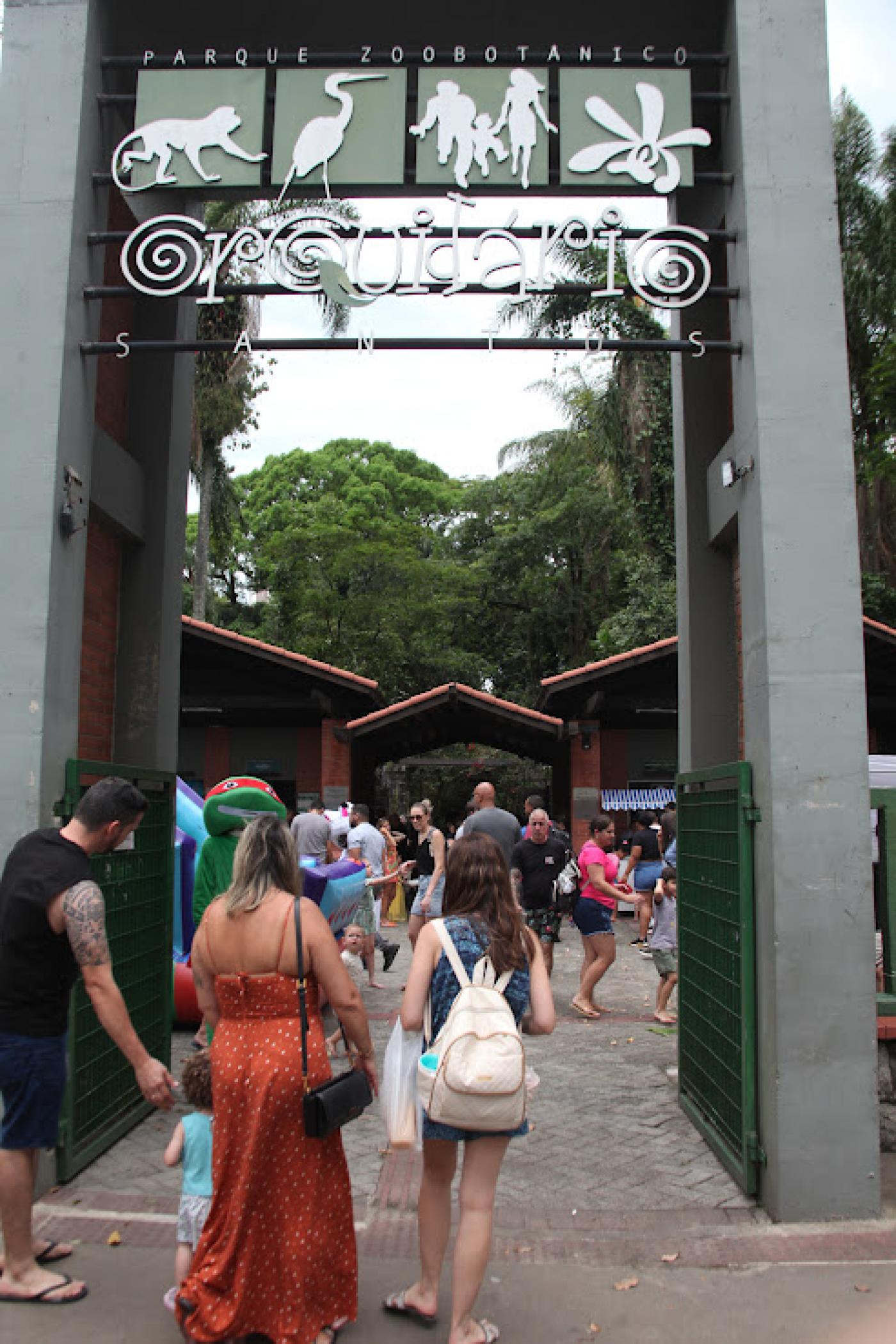 pessoas entrando no orquidário #paratodosverem