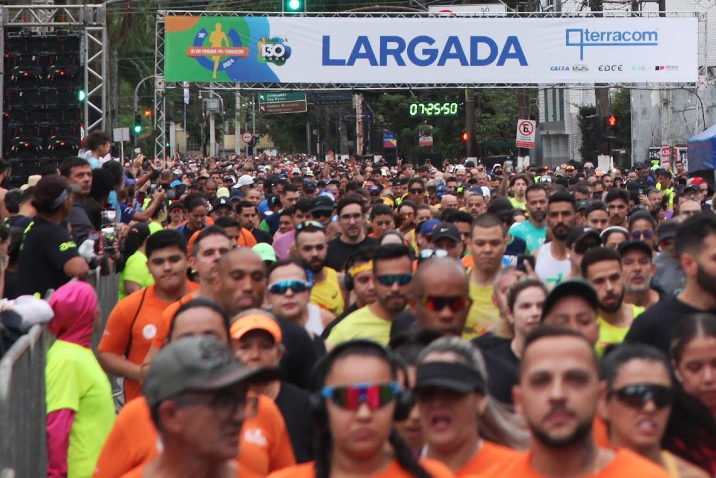 corredores em largada de prova #paratodosverem
