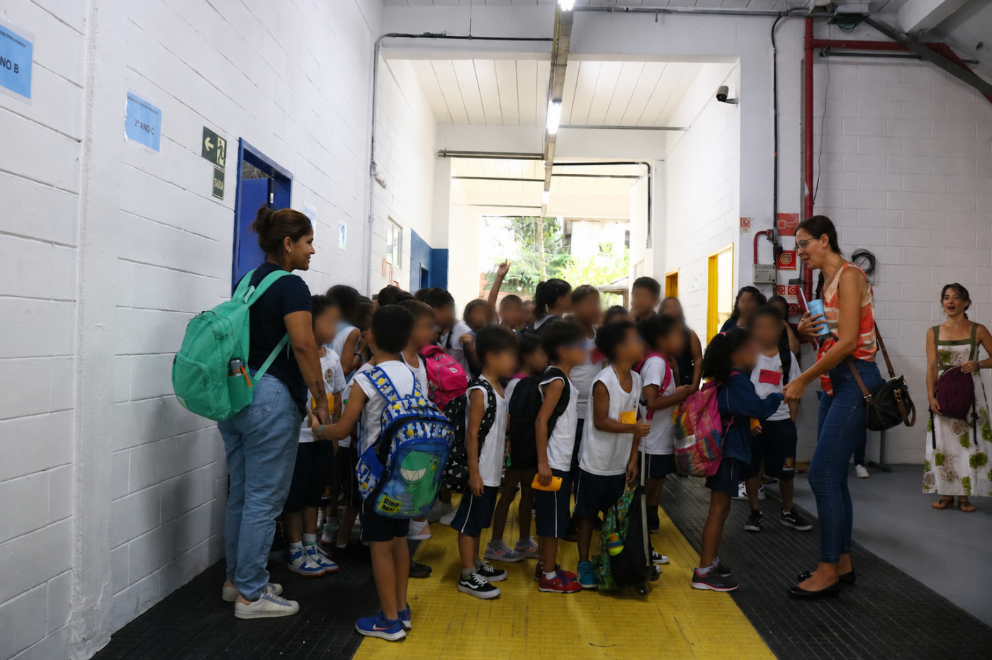 alunos entrando em aula #paratodosverem