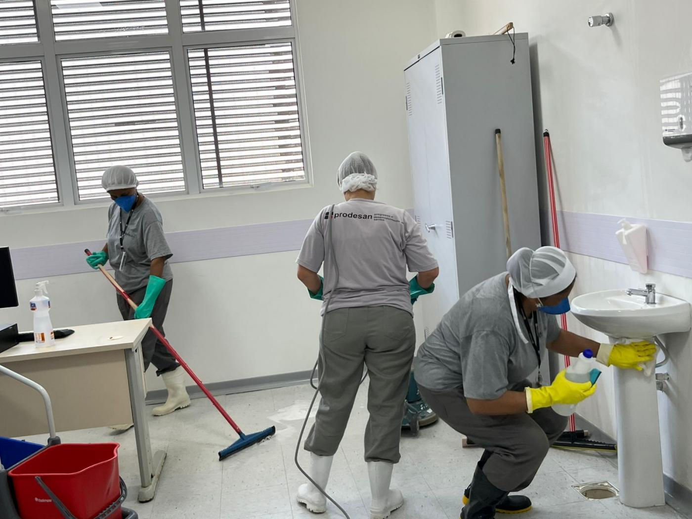 auxiliares limpando repartição #paratodosverem
