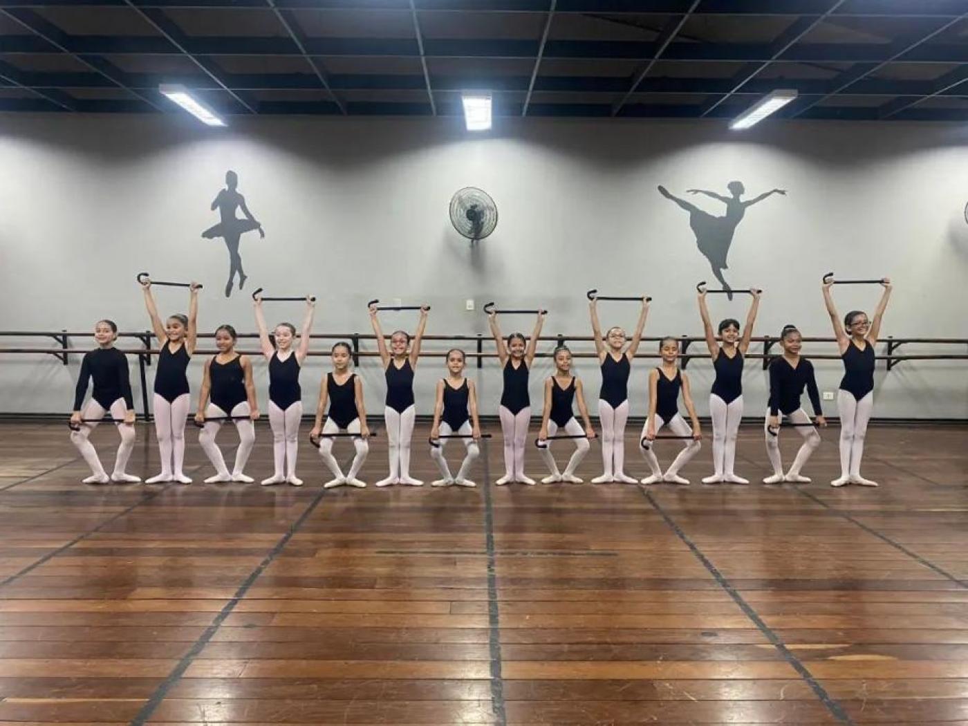 bailarinas durante ensaio #paratodosverem 