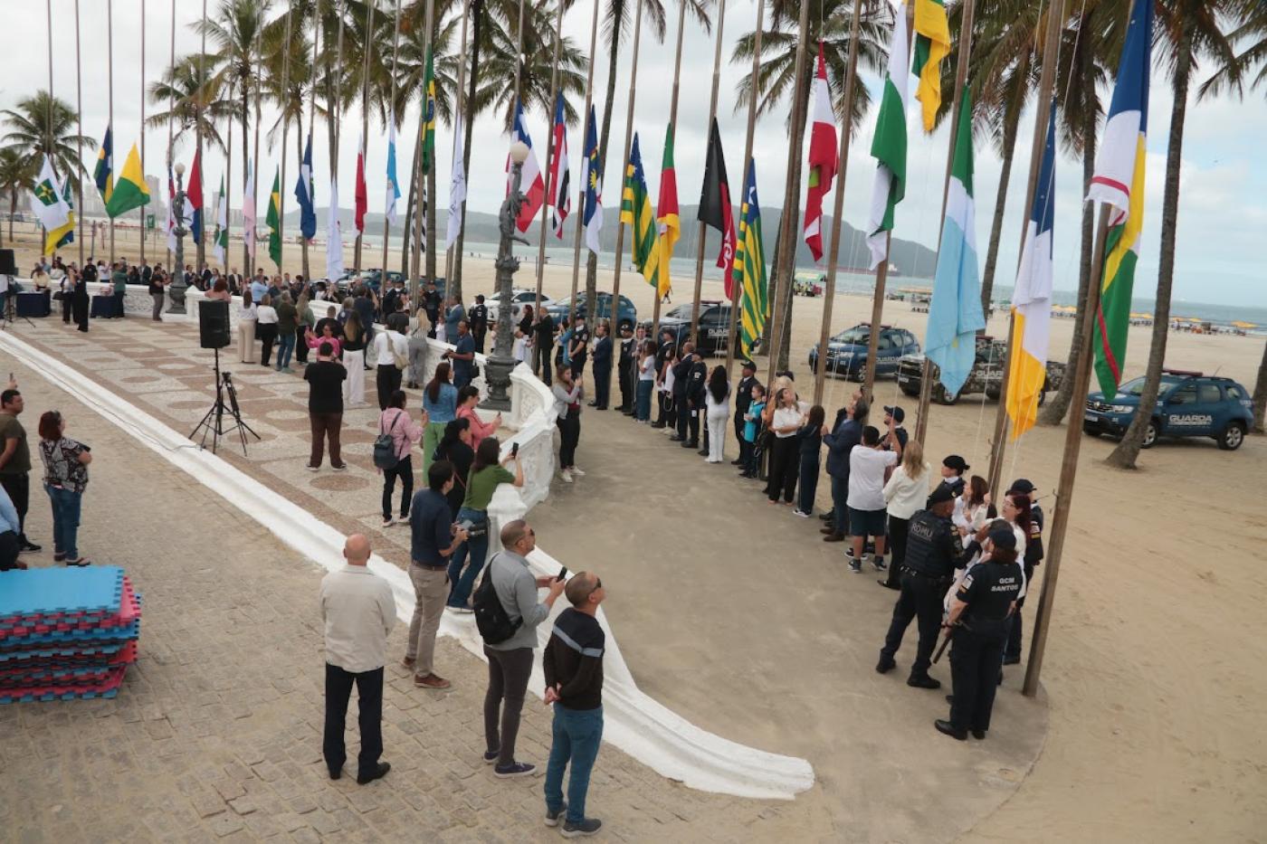 autoridades hasteiam bandeiras #paratodosverem 