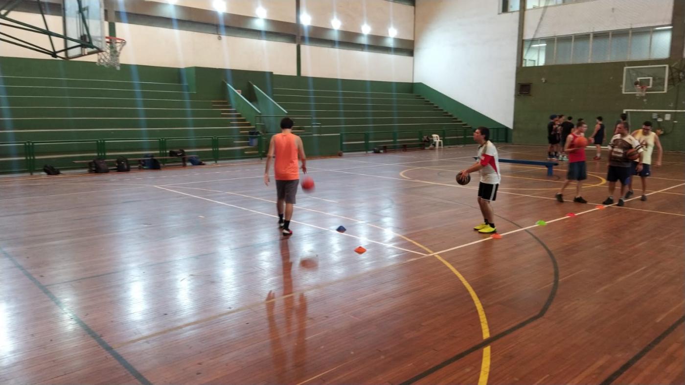 Basquete adaptado no Rebouças. #Paratodosverem