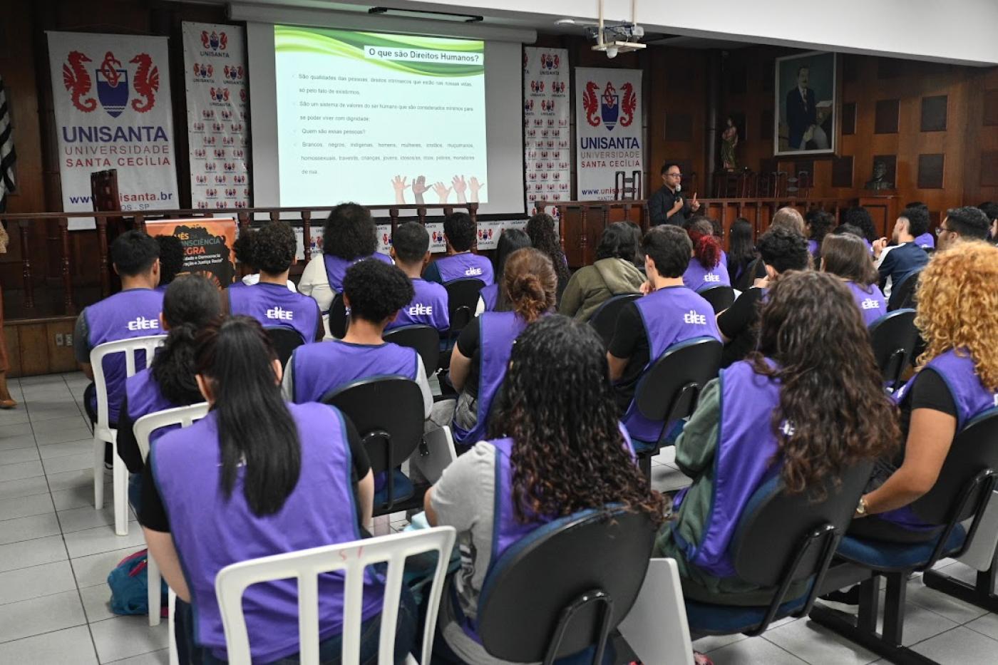 adolescentes acompanham palestra #paratodosverem 