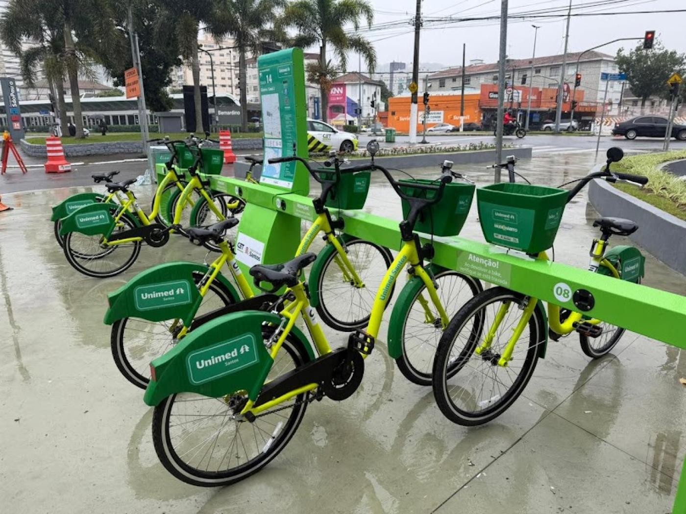 bicicletas na estação #paratodosverem