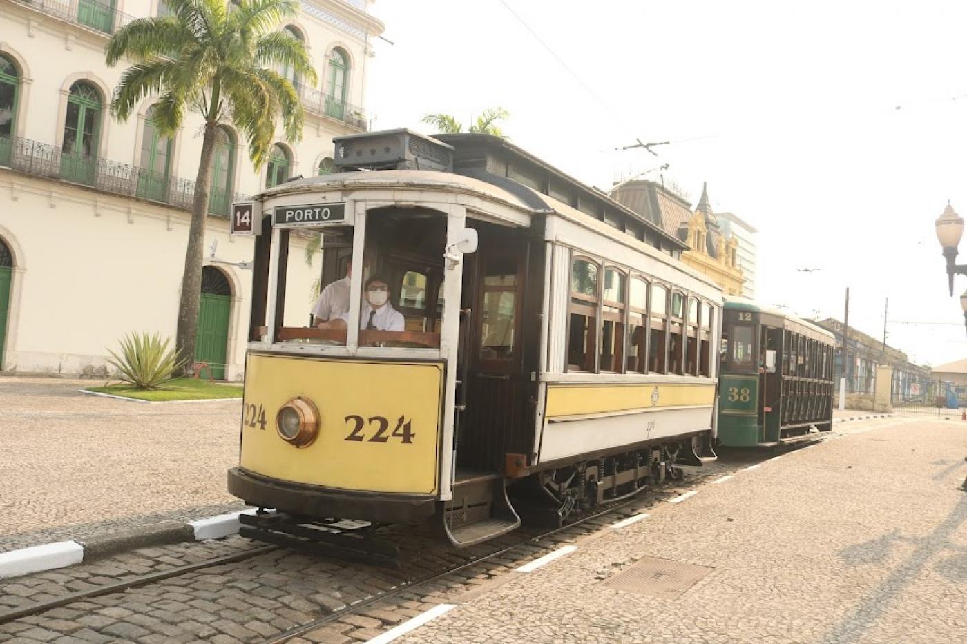 o bonde andando no centro. #pasratodosverem