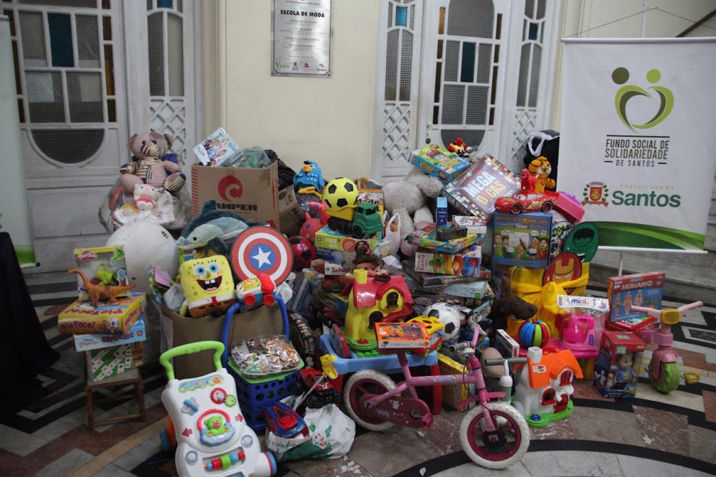 brinquedos na sede do fundo #paratodosverem