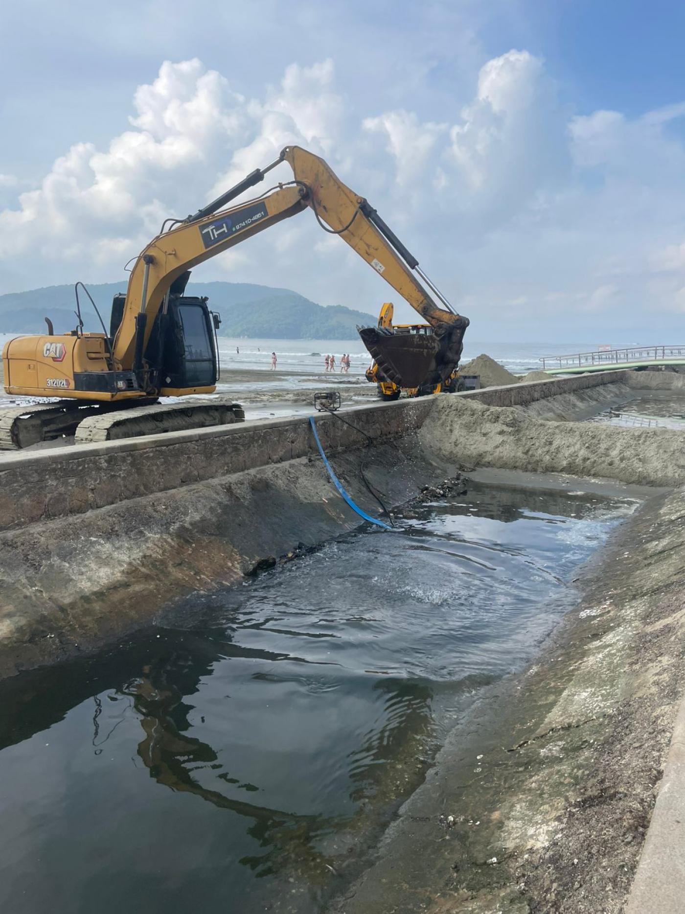 máquina trabalha no canal #paratodosverem 
