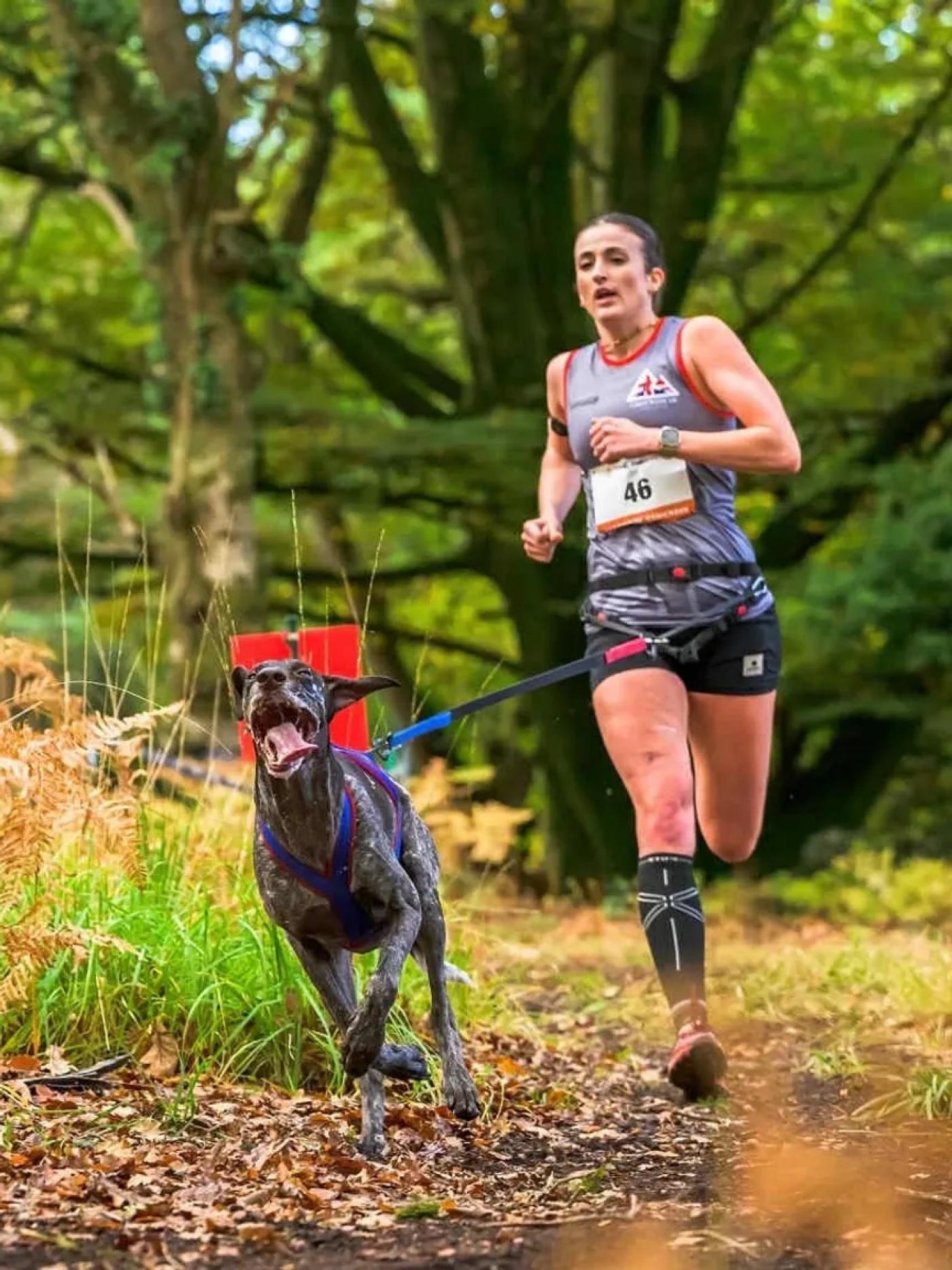 Atleta pratica o canicross. #Paratodosverem