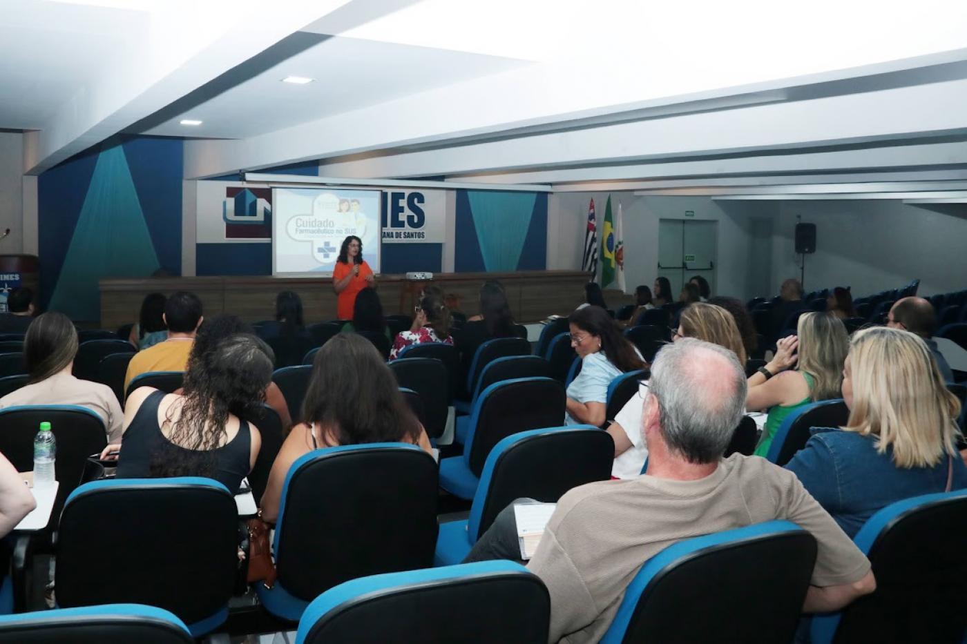 farmaceuticos participam de curso #paratodosverem 