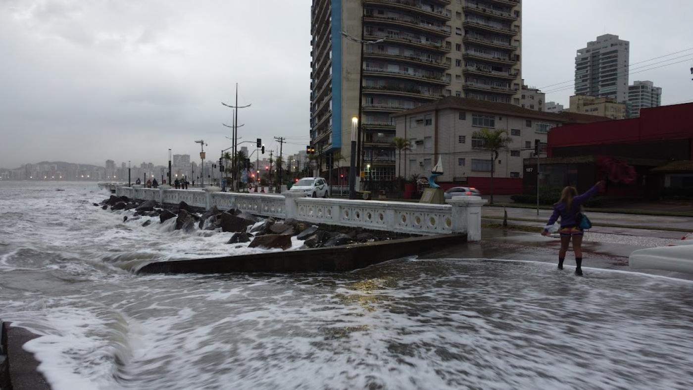 maré alta na Ponta da Praia #Paratodosverem