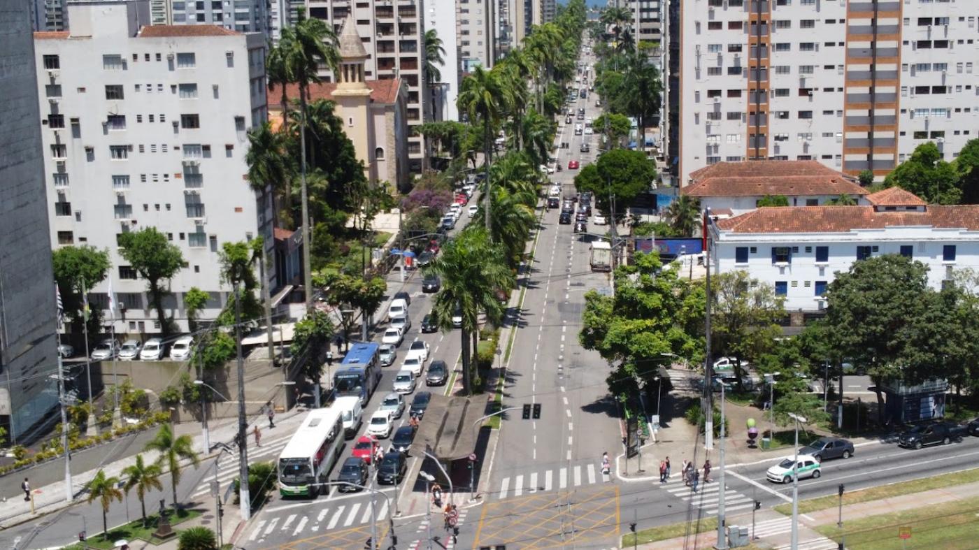 visão aérea da avenida ana costa #paratodosverem