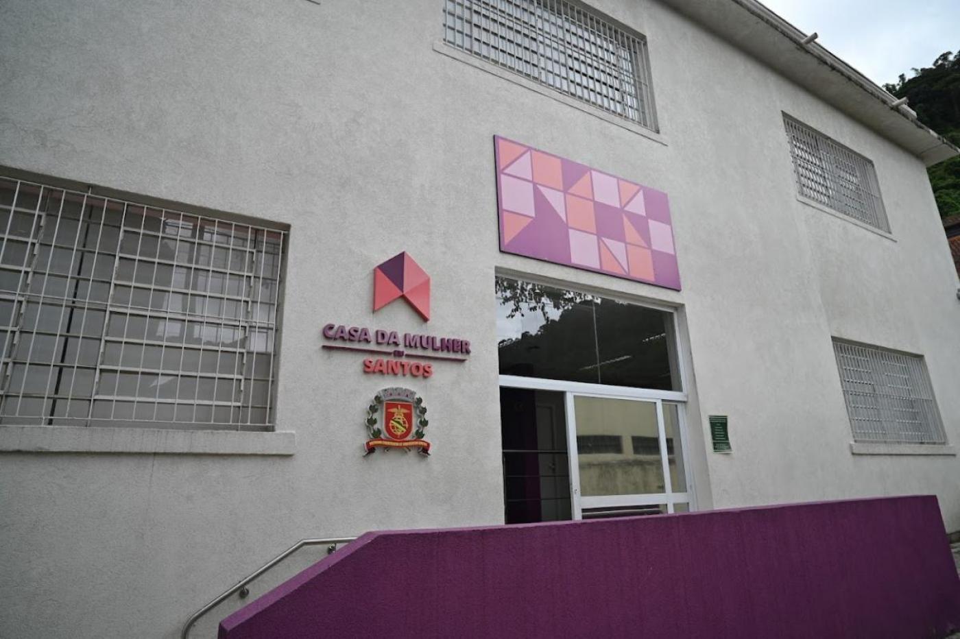 fachada da casa da mulher #paratodosverem 