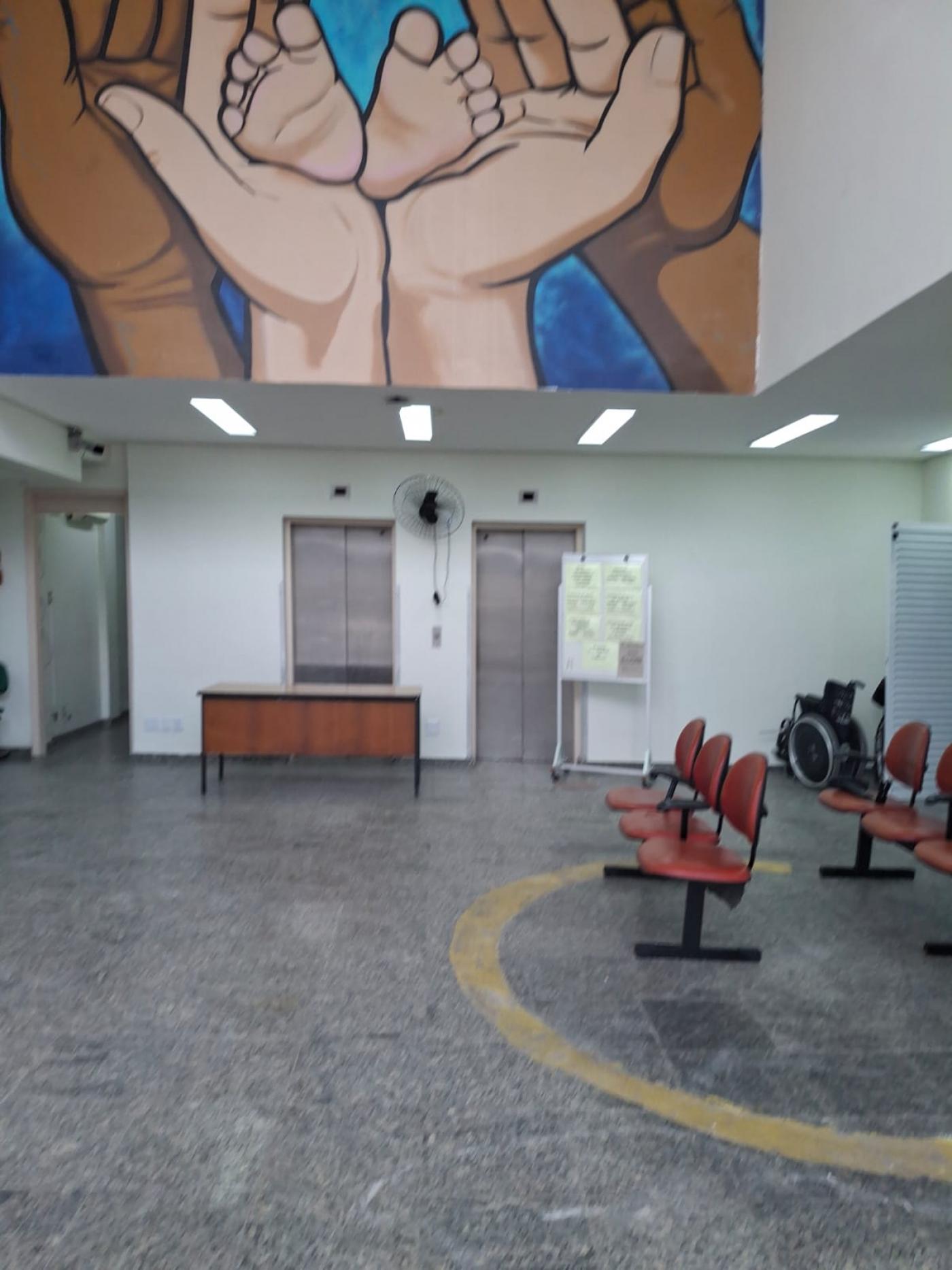 recepção de hospital vazia. #paratodoverem