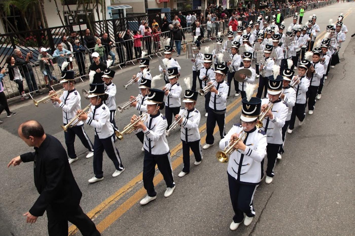 banda desfilando na avenida #paratodosverem 
