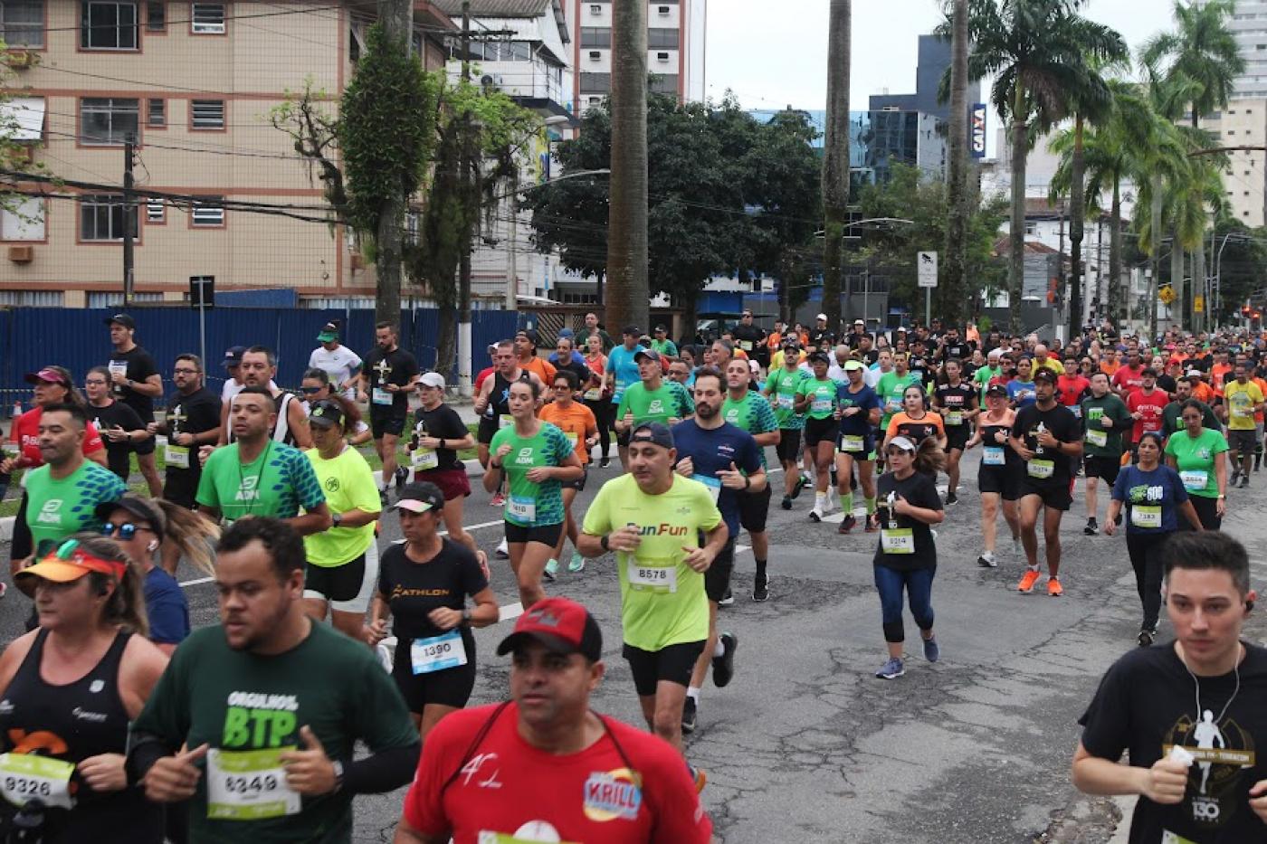atletas correndo em prova #paratodosverem