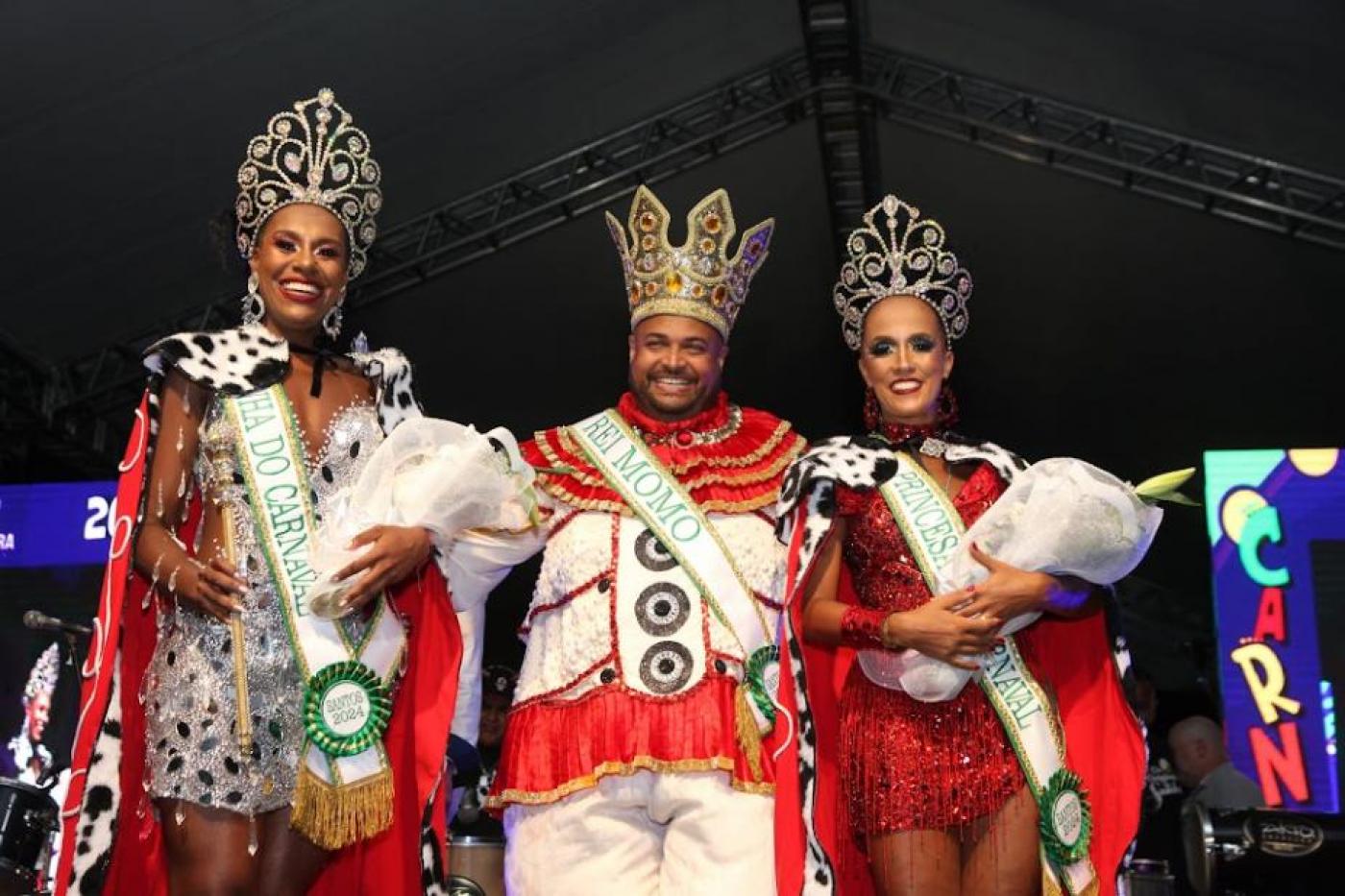 imagem da corte carnavalesca #paratodosverem