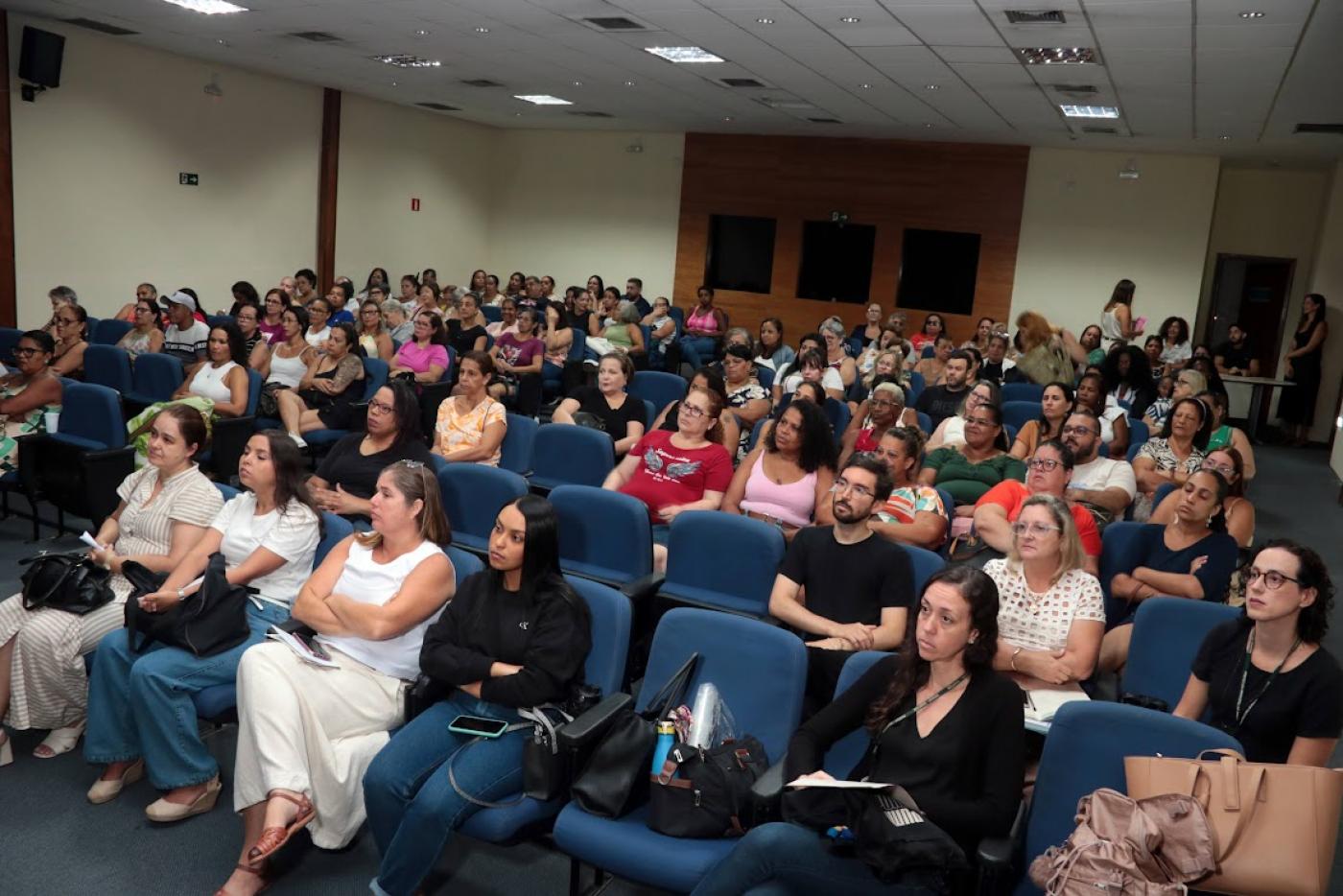 cozinheiros acompanham palestra #paratodosverem 