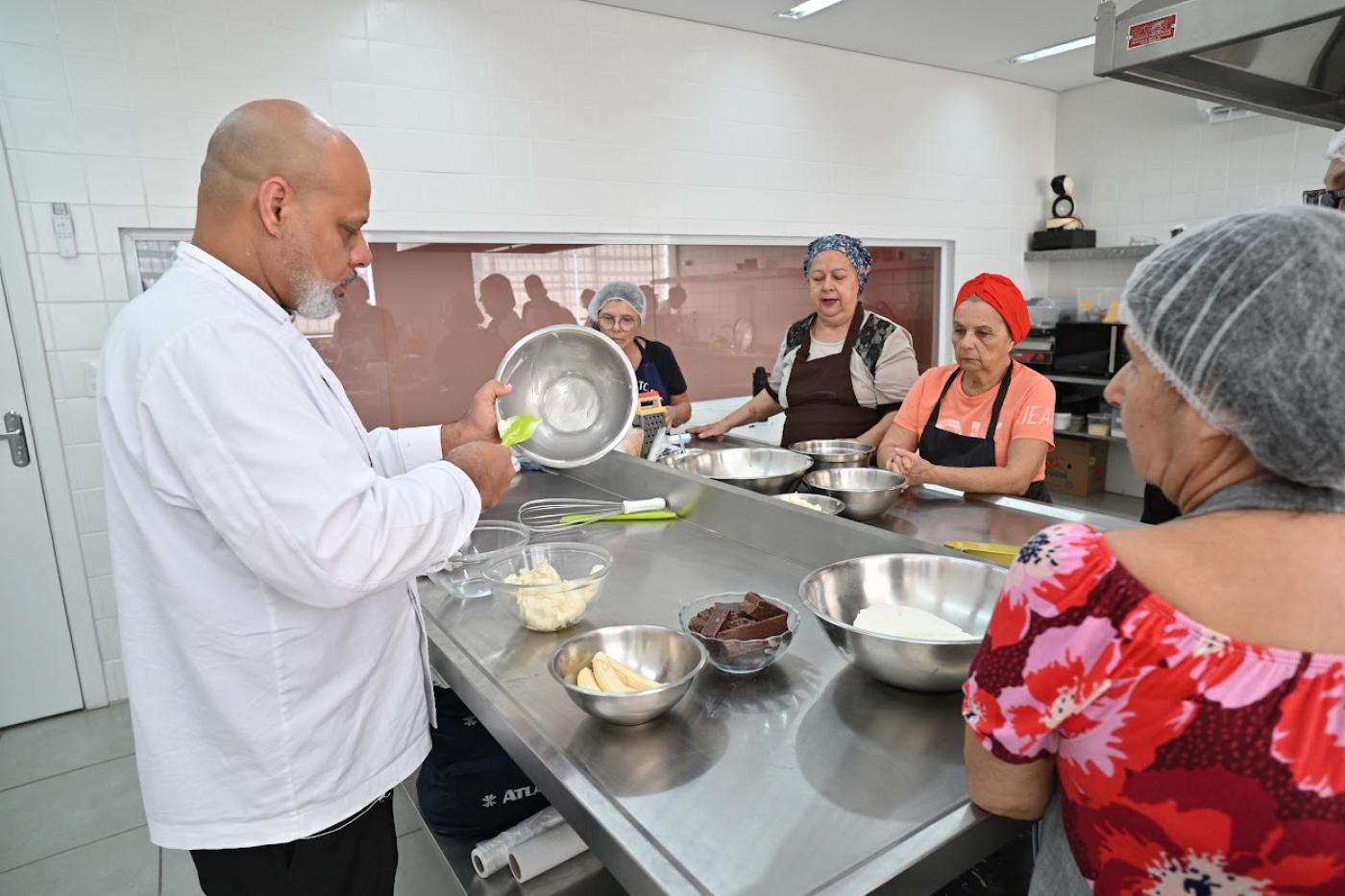 mulheres participando de curso na casa da mulher #paratodosverem