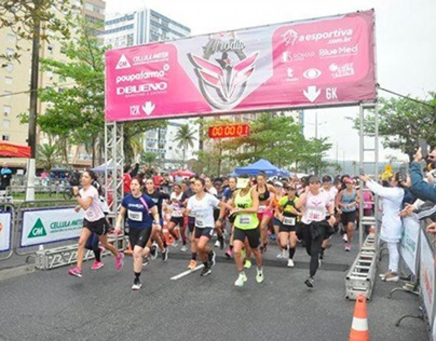 mulheres em largada de corrida #paratodosverem