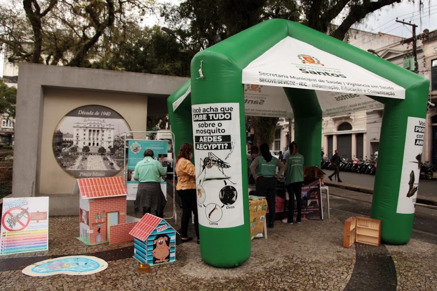 Tenda inflável do setor de educação da Vigilância em Saúde. #pracegover