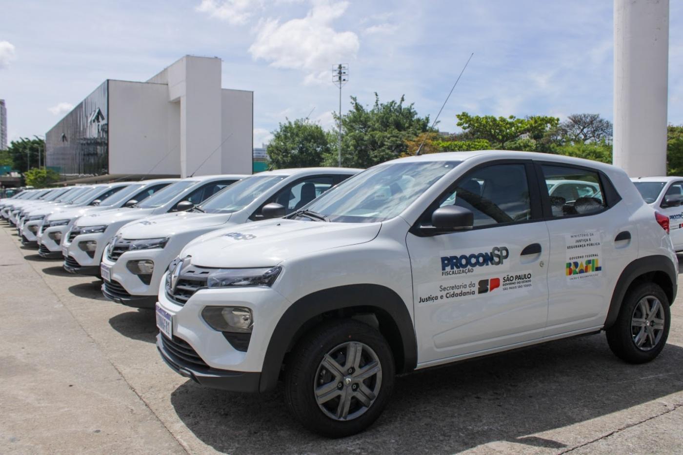 Imagem mostra viaturas novas do Procon #Paratodosverem